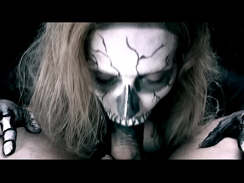 ❤️ Demon ti fi souse kòk chante ak bouch nwa li ak vale kom. ❤️ Videyo pònografi nan nou